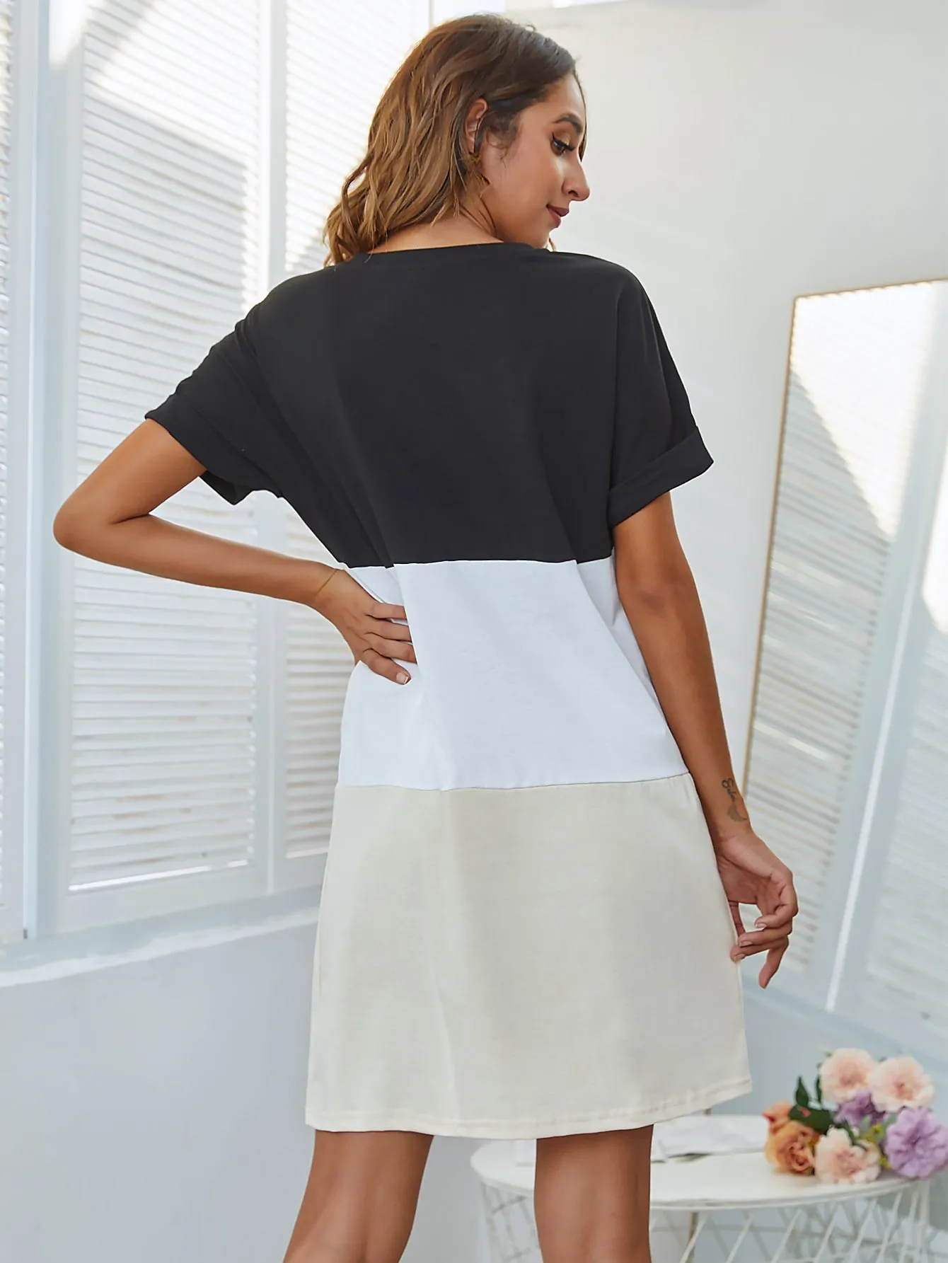 Colorblock Short Sleeve Round Neck Straight Natural Short Dress