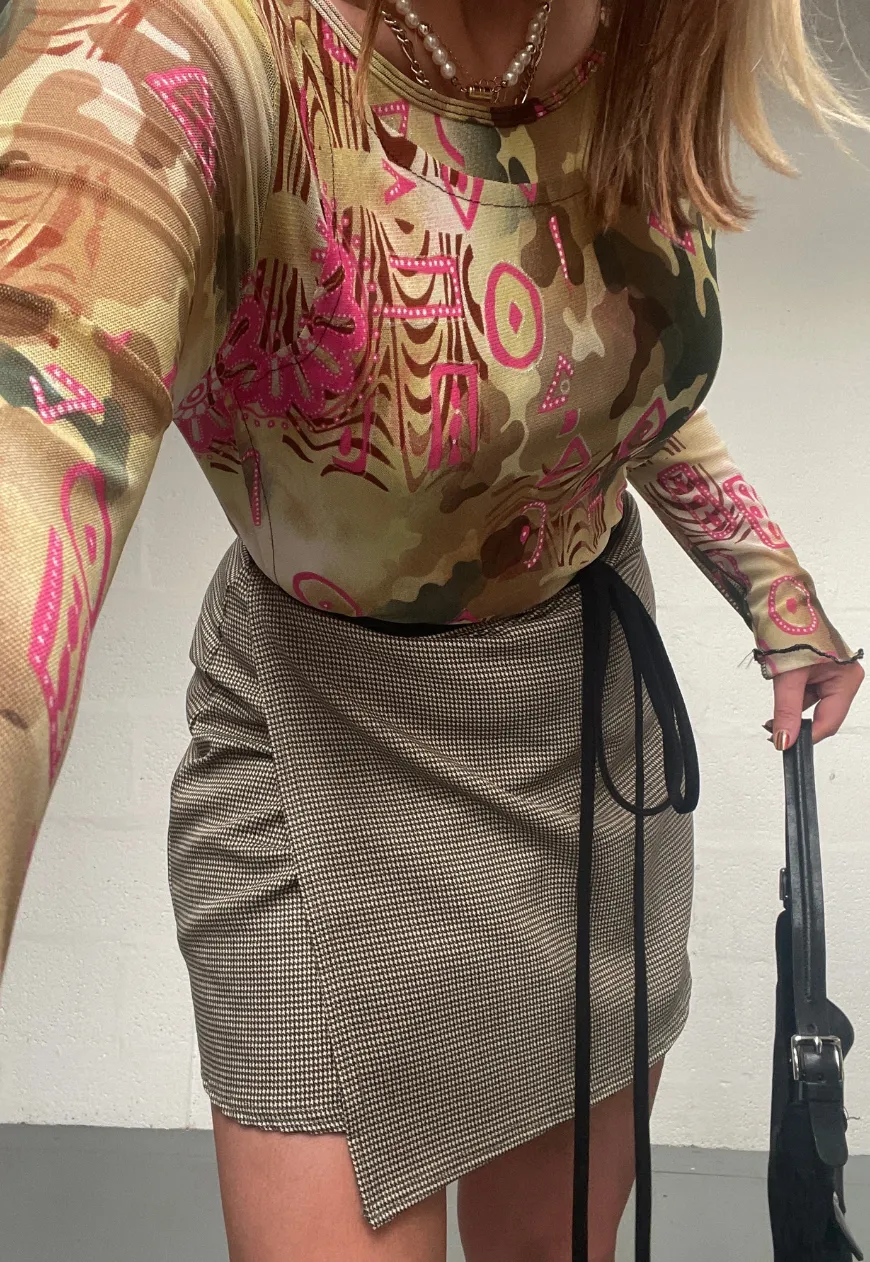 PINK SWIRL MESH SLEEVED TOP