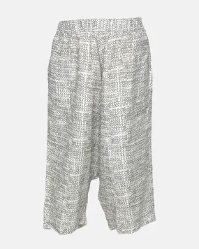 Relaxed Shorts in Stone Loops