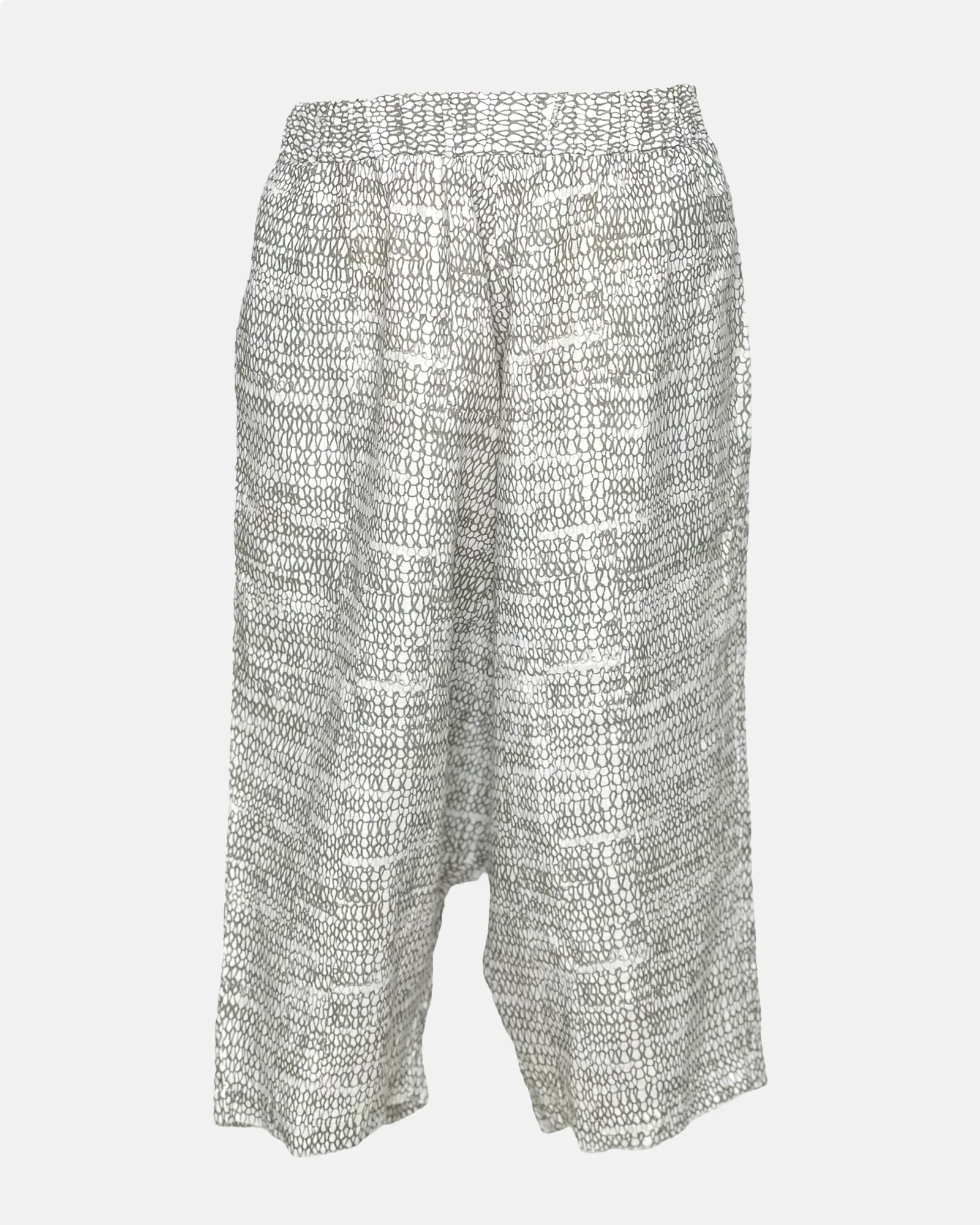 Relaxed Shorts in Stone Loops