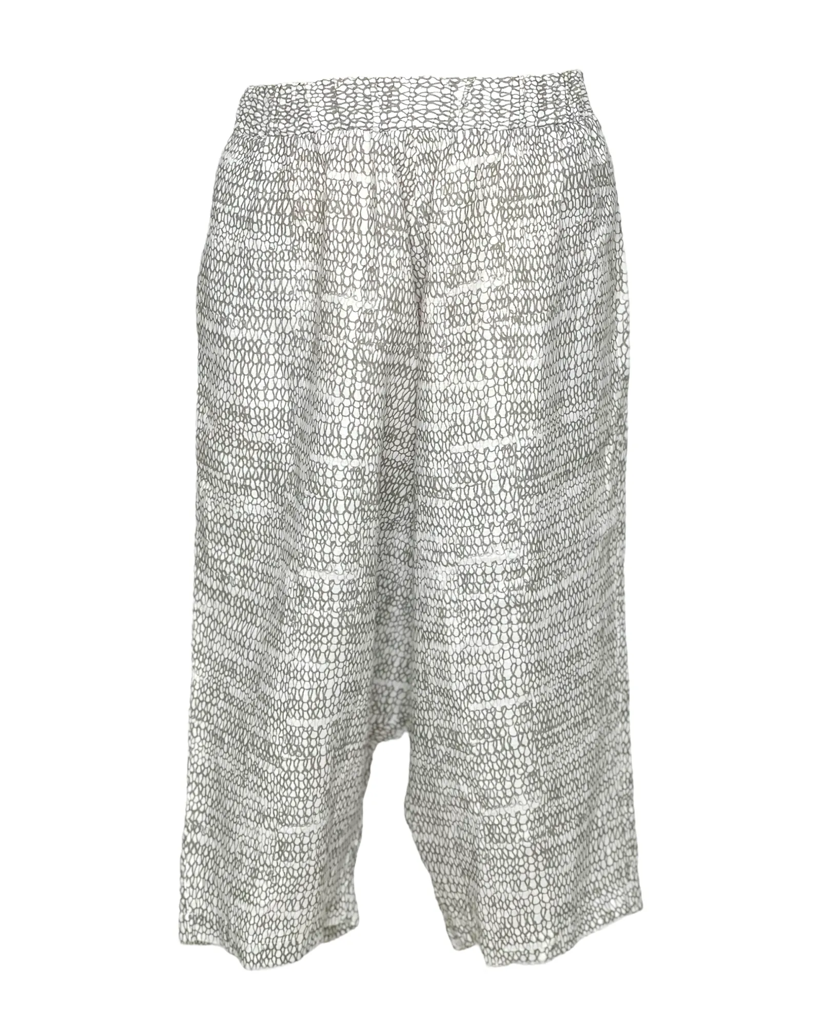 Relaxed Shorts in Stone Loops